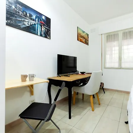 Lucrezia Cinecitta House Апартаменты *