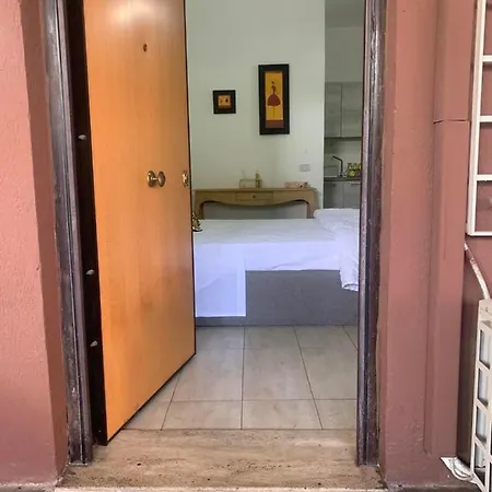 Lucrezia Cinecitta House Апартаменты