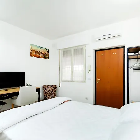 Lucrezia Cinecitta House * Рим