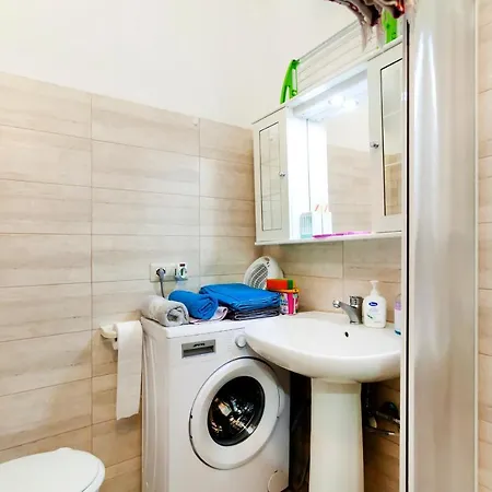 Lucrezia Cinecitta House Апартаменты *