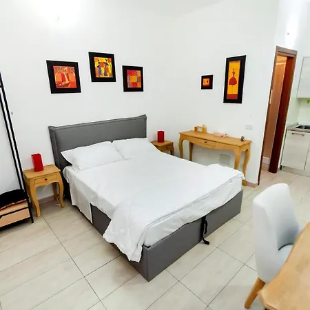 Lucrezia Cinecitta House Апартаменты Рим