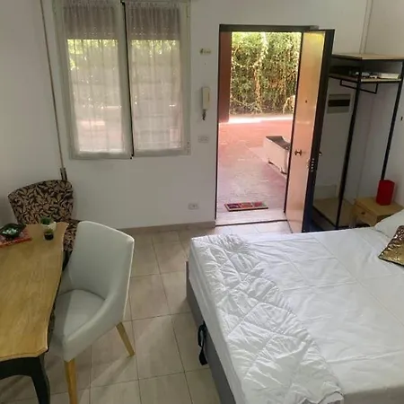 Lucrezia Cinecitta House Рим